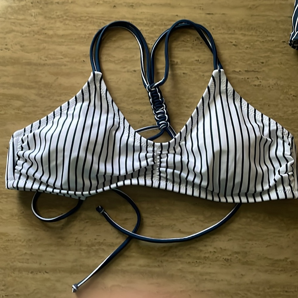 Cupshe two piece size L - Picture 6 of 9